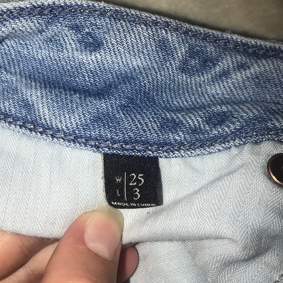 Abercrombie & Fitch Light Wash Denim Shorts - Picture 3 of 3